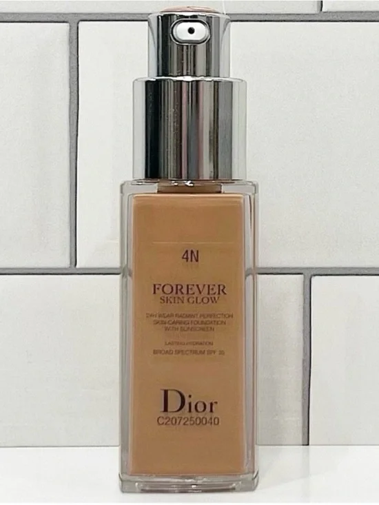 Dior 4N Neutral Medium Forever Skin Glow Foundation .67oz - Picture 1 of 1